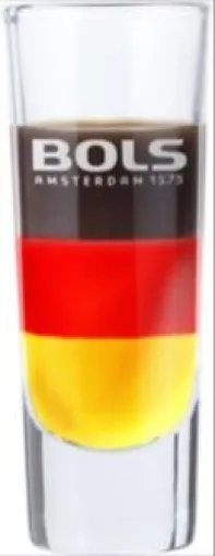 Bild: Das Runde muss ins Eckige ... und der Cocktail ins Glas