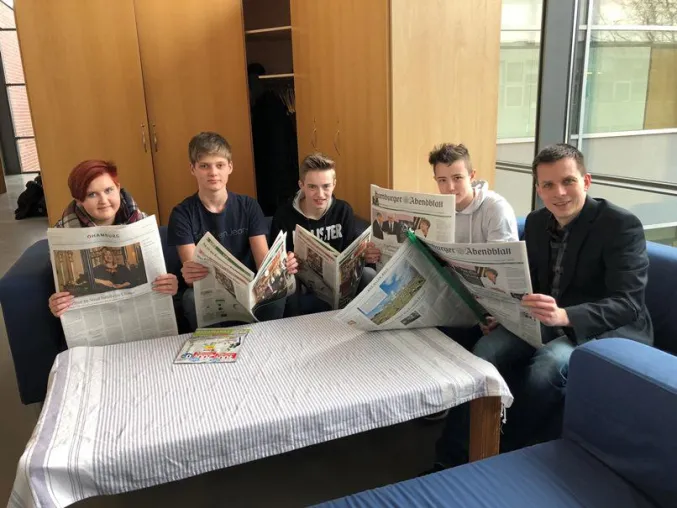 Bild: „Wissen, was in der Welt abgeht“ - Apenser Schüler freuen sich über Lese-Patenschaft der IBB AG