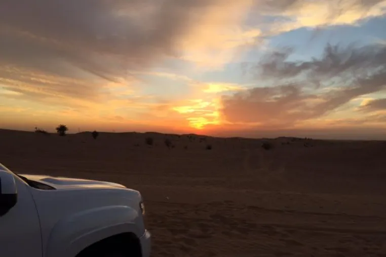 Bild: Dubai erleben - Romantik in der Wüste beim Sundowner