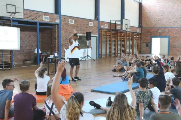 Bild: Schulprojekt gegen Rassismus mit Martin Rietsch aka 2schneidig in Halle (Saale)