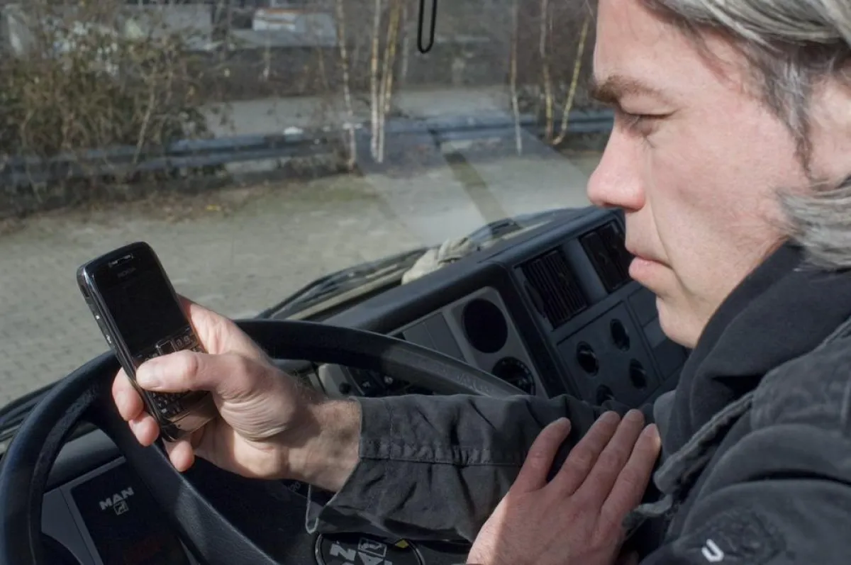 Speditionssoftware Komalog - Mit Handy-Ortung Positionsdaten von Fahrzeugen jederzeit und kostengünstig erfassen