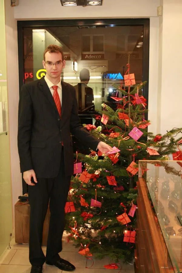 Wunschzettel am Weihnachtsbaum: Kinderwünsche werden wahr