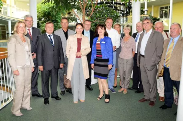 „Wichtiger Austausch zwischen Politik und Gesundheitswirtschaft“ – Landtagsabgeordnete besuchten Zentralklinik Bild: „Wichtiger Austausch zwischen Politik und Gesundheitswirtschaft“ – Landtagsabgeordnete besuchten Zentralklinik