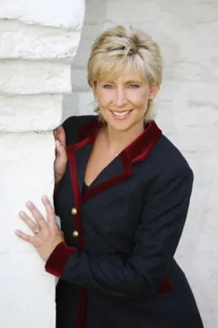 Bild: Von der Schlagerbühne in den Landtag - Schlagerstar Claudia Jung zieht es in die Politik