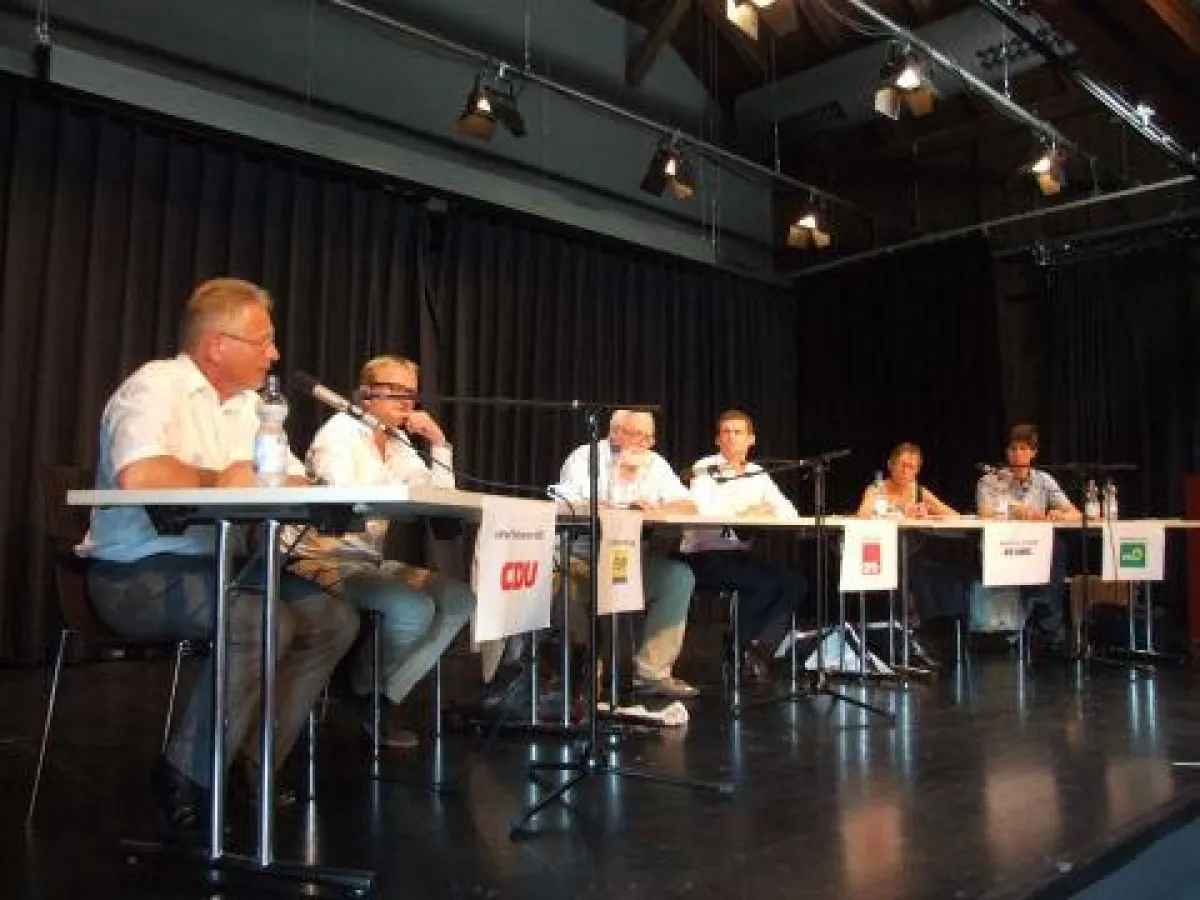 MdB Lothar Riebsamen (CDU), Reinhard Klumpp (FDP), Moderator Dr. Hans-Martin Brüll