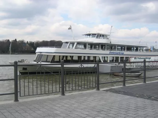 Bild: Individuelle Anpassung von Stadtmobiliar für eine dekorative Gestaltung der Uferpromenade Niederdollendorf