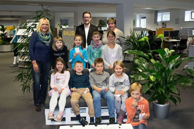Bild: Schüler der Friedrich-Baur-Grundschule erkunden BFS Baur Fulfillment Solutions am Standort Burgkunstadt