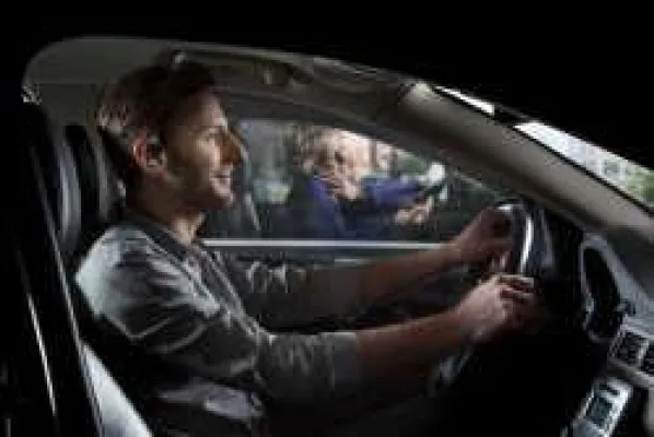 Bild: Umfrage von GN Netcom und Lindberg in sechs Ländern zeigt: Autofahrer haben gefährliche Vorlieben