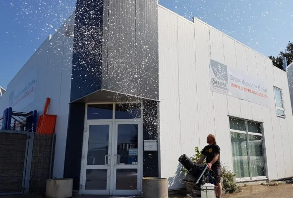 Bild: In Greven hat der Winter Einzug gehalten - Snow Business GmbH verlagert Firmensitz