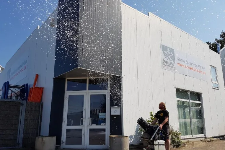 Bild: In Greven hat der Winter Einzug gehalten - Snow Business GmbH verlagert Firmensitz