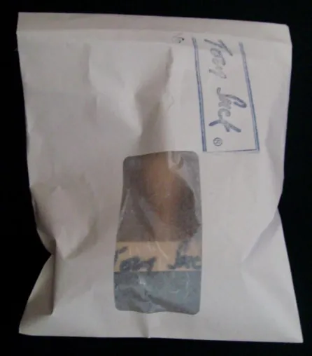 Bild: Künstler Tom Sack erhält Signierstempel von Staatsanwaltschaft zurück