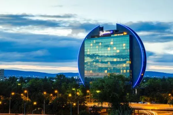 Bild: Radisson Blu Hotels machen zum Earth Day auf Trinkwassermangel weltweit aufmerksam