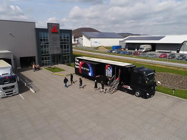 Neue Barco UDX 4K Projektoren bei der AED group Bild: Neue Barco UDX 4K Projektoren bei der AED group