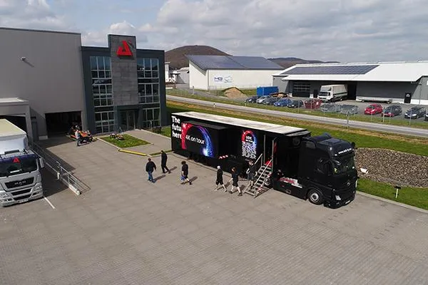 Neue Barco UDX 4K Projektoren bei der AED group Bild: Neue Barco UDX 4K Projektoren bei der AED group