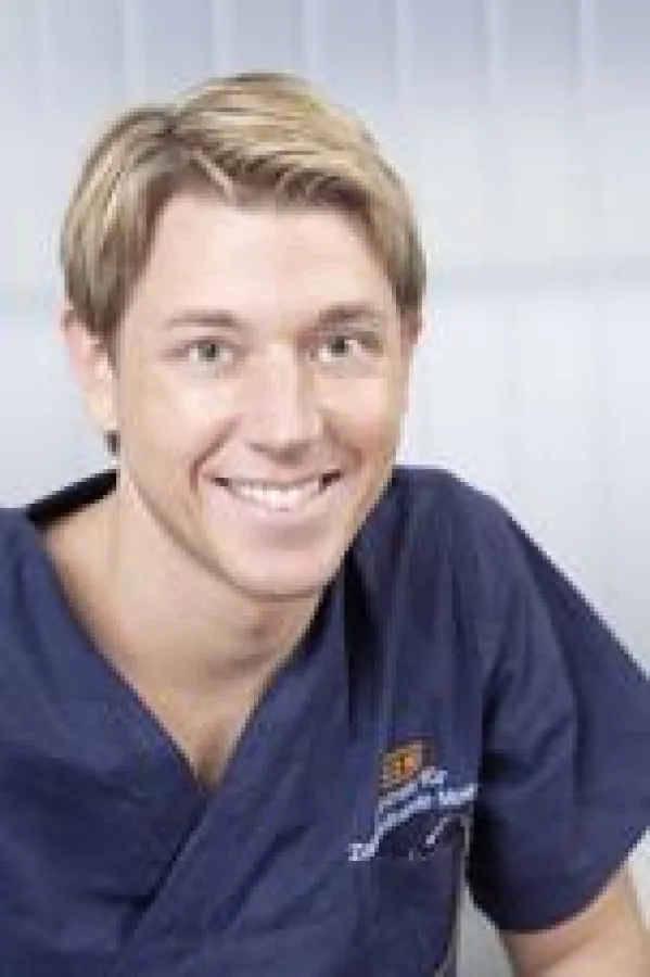 Bleaching: Seit Anfang 2010 können sich Patienten im Zentrum für Zahnheilkunde Moers von Zahnarzt Jörg Siebers die Zähne aufhellen lassen (Foto: Jörg Parsick-Mathieu)