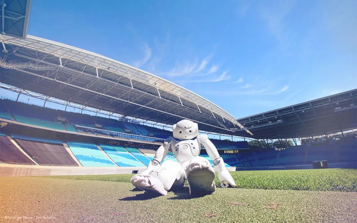 Beim RoboCup 2016 treten fußballspielende Roboter gegeneinander an