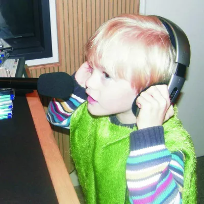 Bild: 5jähriger als Radiosprecher