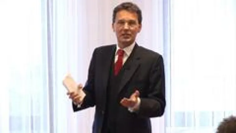 Bild: Überleben oder wachsen? - Die Handelsvertretung hat die Wahl. Dr. Quelle hielt Vortrag an der IHK zu Lübeck