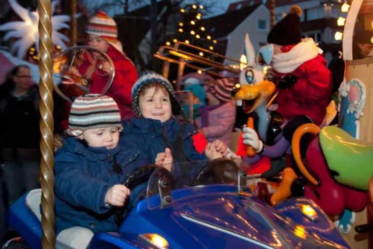 Bild: Tipp: Weihnachtsspaß für Groß und Klein - der Otterndorfer Sternenmarkt 2015