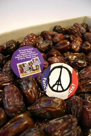 Bild: '1 Cent for the Future': Mit Bio-Datteln ein Zeichen der Solidarität setzen