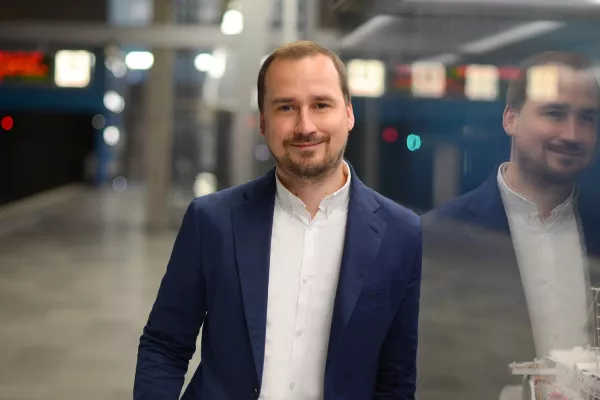 Bild: Sebastian Neil Hölken steigt in Geschäftsführung von HanseCom auf