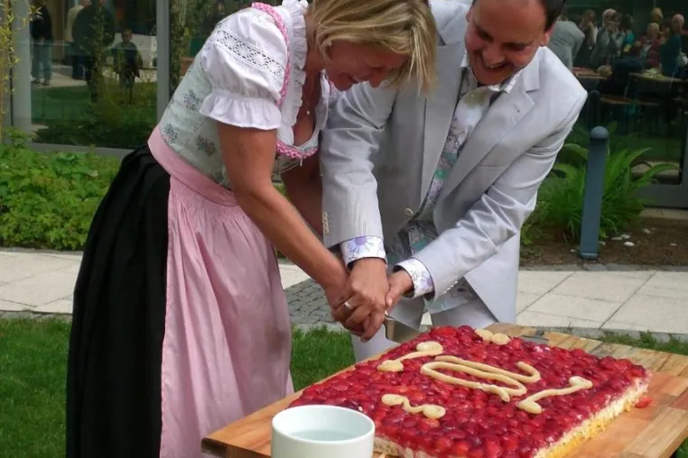 Bild: Novotel Erlangen feiert 10. Geburtstag und spendet 2.440 Euro