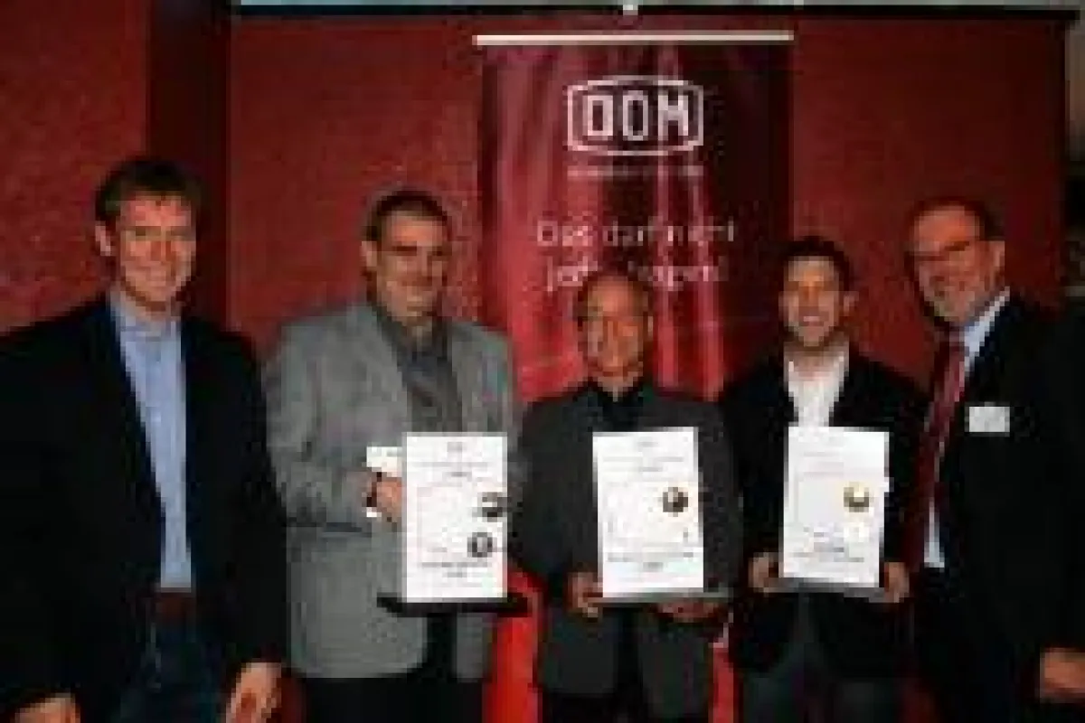 v.l. n. r.: Carsten Michaelis (Vertriebs- und Marketingdirektor bei DOM), Thomas Henschel (H+W Mechatronik GmbH), Klaus Ahrens (Schmidt & Meldau), Markus Büchel (Dürener Schlüssel-Express) und Hermann