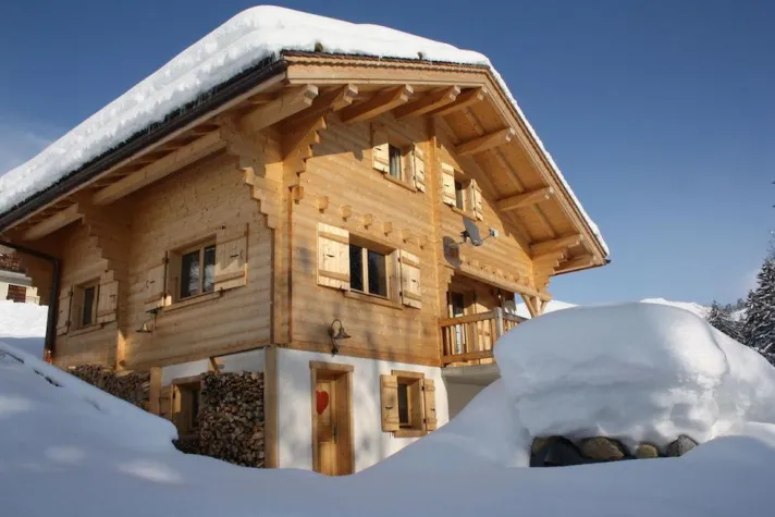 Bild: Winterurlaub in den französischen Alpen