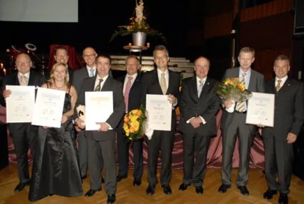 Verwalten zwischen Praxis und Vision Bild: Verwalten zwischen Praxis und Vision