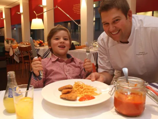 Bild: LECKERE KINDER-GERICHTE AUF HAUBENNIVEAU