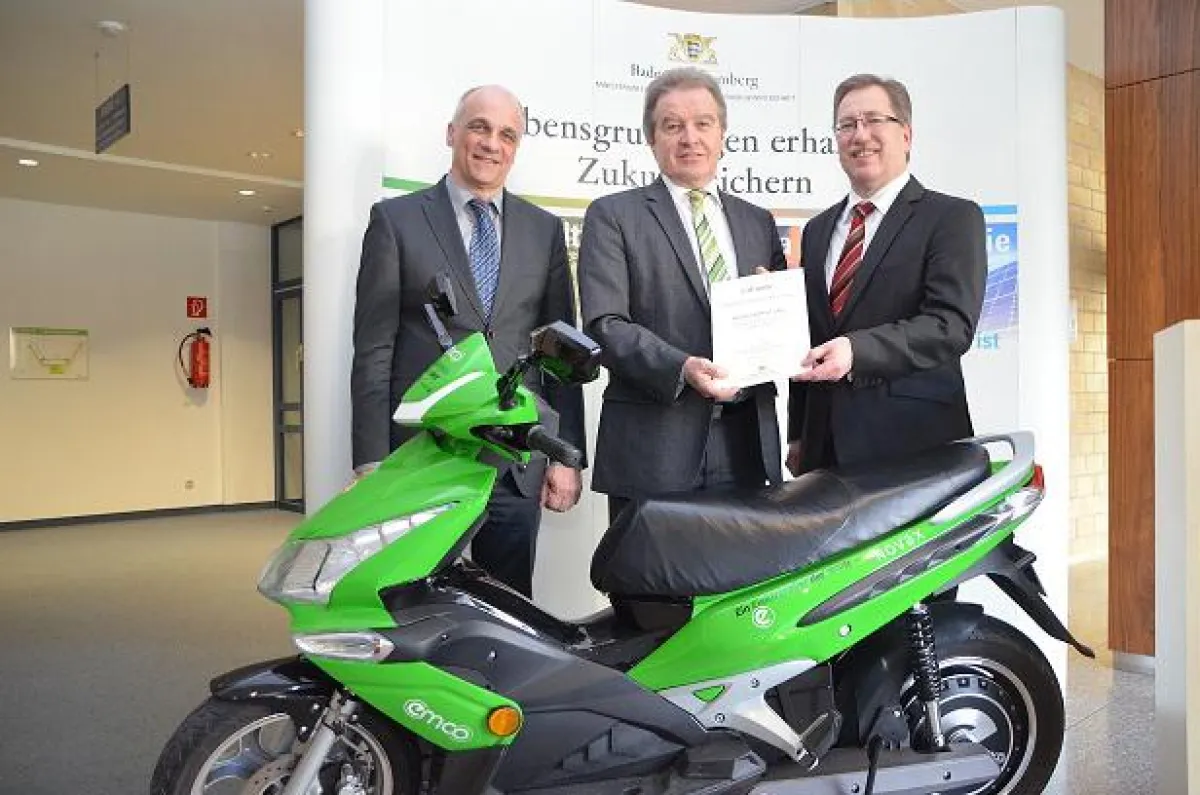 Preisübergabe in Stuttgart: Landesumweltminister Franz Untersteller übergibt Förderpreis