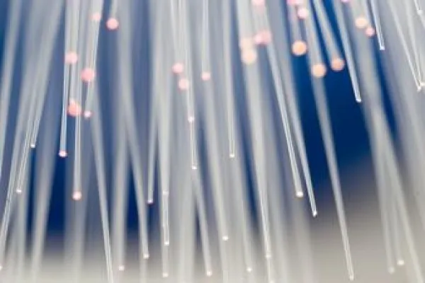 Bild: In 80 Millisekunden um die Welt/ Evonik macht das Internet schnell