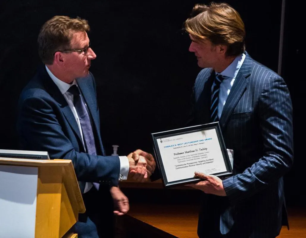 Dr. Graham Collingridge (Chair of the Department of Physiology at the University of Toronto) und Prof. Dr. Matthias Tschöp. (Quelle: Universität Toronto)