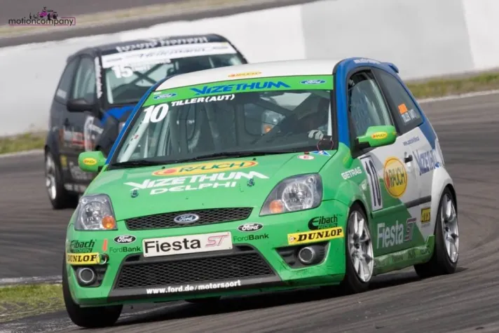 Bild: Ford Fiesta ST Cup: Vizethum-Racing-Piloten retten nach Massen-Crash Punkte ins Ziel