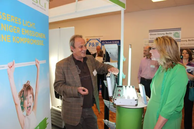 Bild: Gelungener Messetag – viele Besucher am Stand der SLI