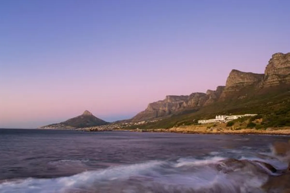 The Twelve Apostles Hotel and Spa am Fuße der Zwölf Apostel in Kapstadt