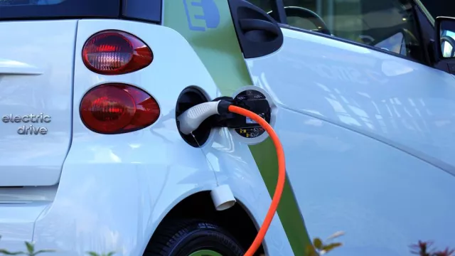 Bild: Elektroautos in Lettland laden kostenlos per IDePLATE-Kennzeichen