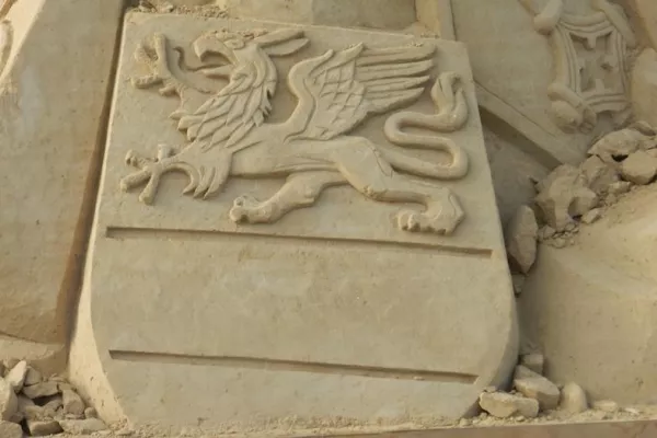 Bild: 800 Jahre Geschichte in 300 Tonnen Sand: 9. Warnemünder Sandwelt feiert Rostocker Stadtjubiläum