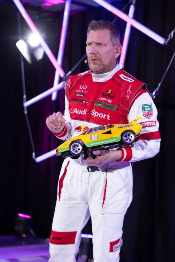 Bühnenpräsenz in Reinform (© Justin Bockey)