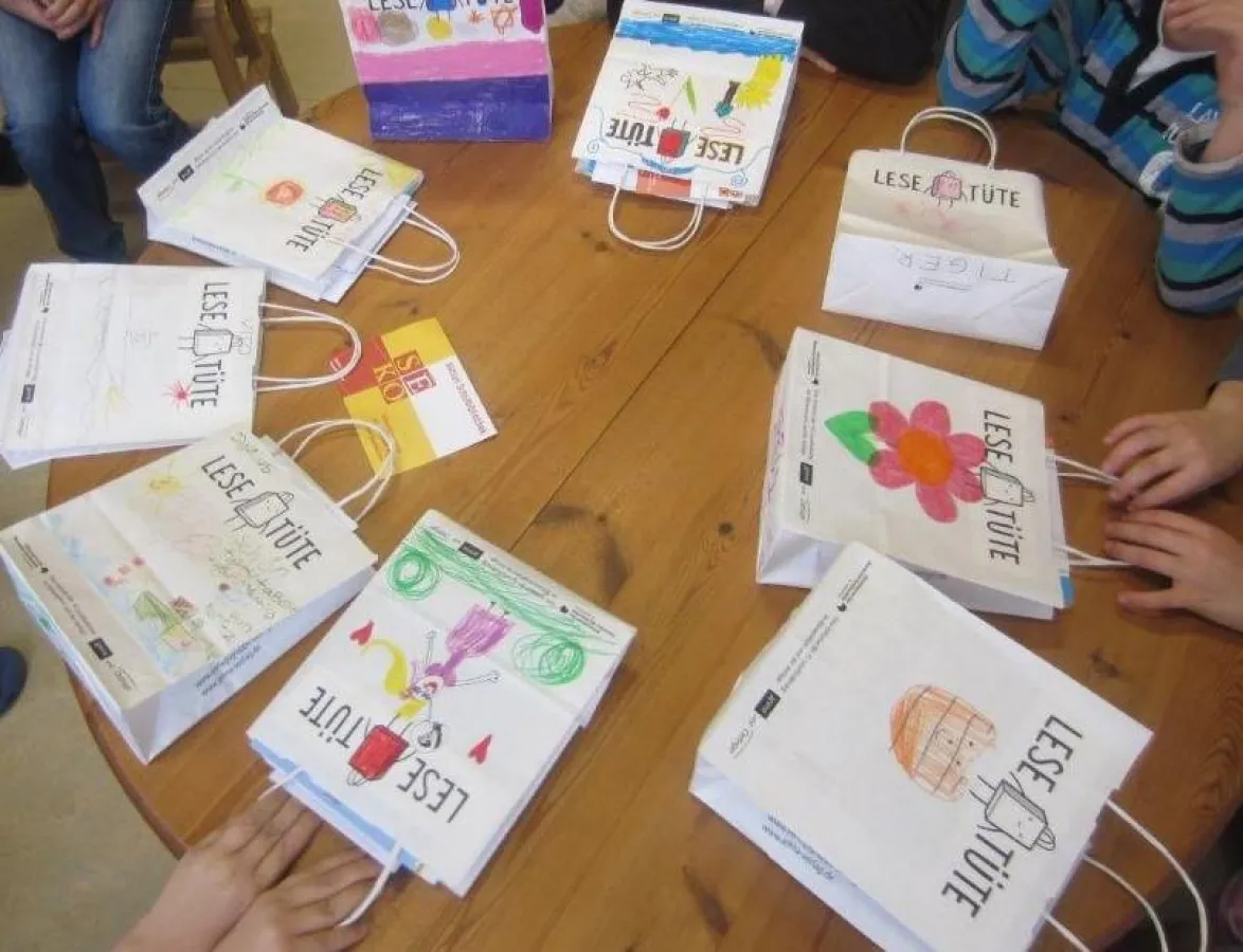 Die schön gestalteten Lesetüten finden zu ihren Besitzern