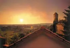 Bild: Sammelstelle für Sonnenwärme - Thermokollektoren verwandeln Sonnenlicht in Wärme und senken die Energiekosten