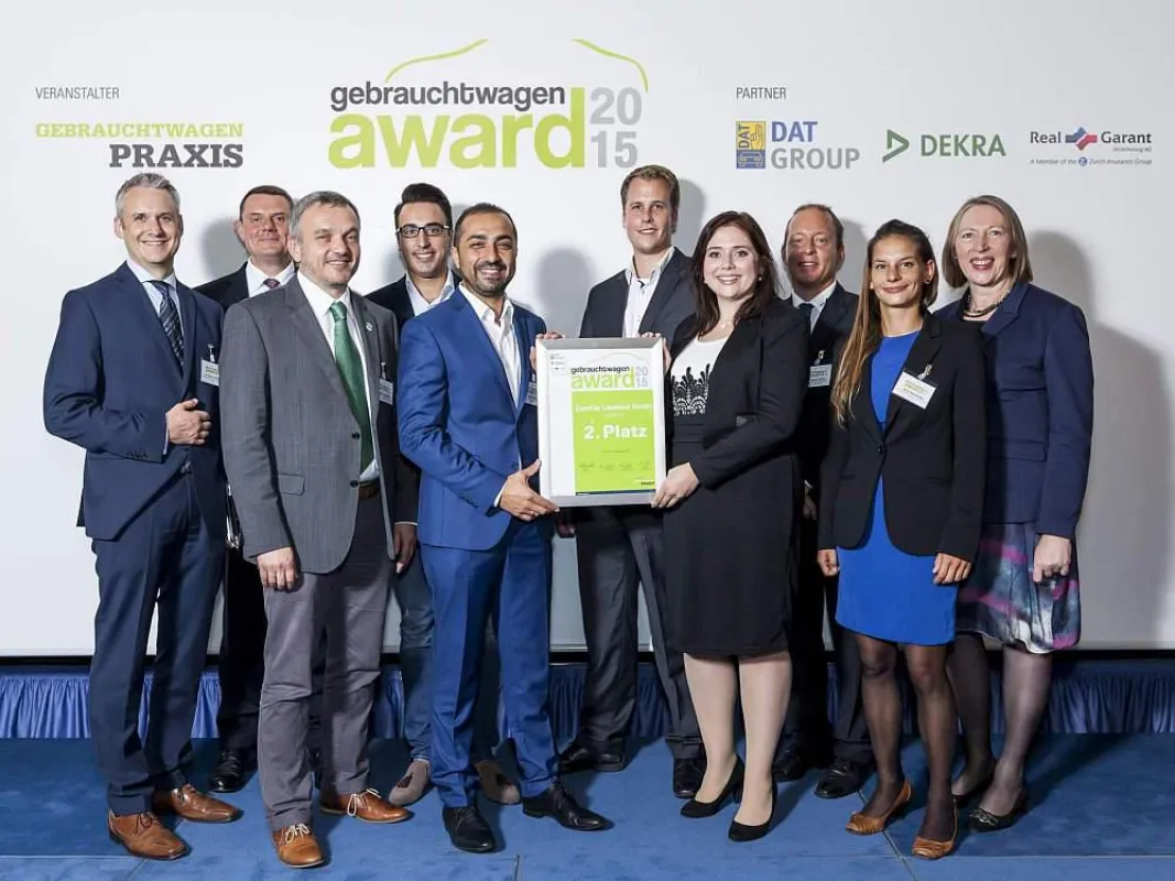 Das Team vom Autohaus EuroCar Landshut GmbH zusammen mit den Sponsoren des Awards.