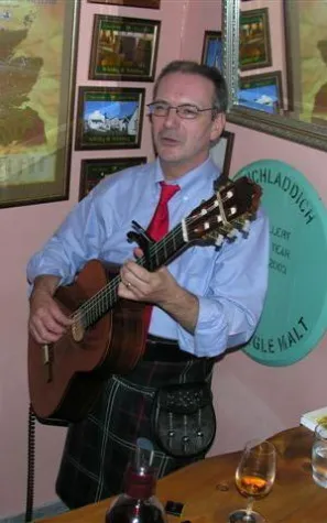 Konzert mit Robin Laing in historischen Mauern des Engadiner Hotels Palazzo Mÿsanus Bild: Konzert mit Robin Laing in historischen Mauern des Engadiner Hotels Palazzo Mÿsanus