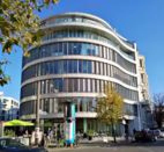 Bild: “machtfit GmbH“ mietet über DIP-Partner AENGEVELT neues Büro in Berlin-Mitte