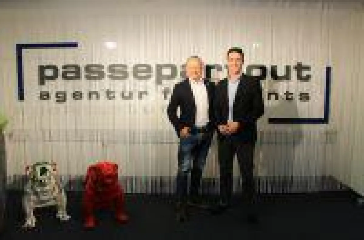Neueinstellung bei Passepartout: Von links: Geschäftsführer Thorsten Kalmutzke und Bastian Manche