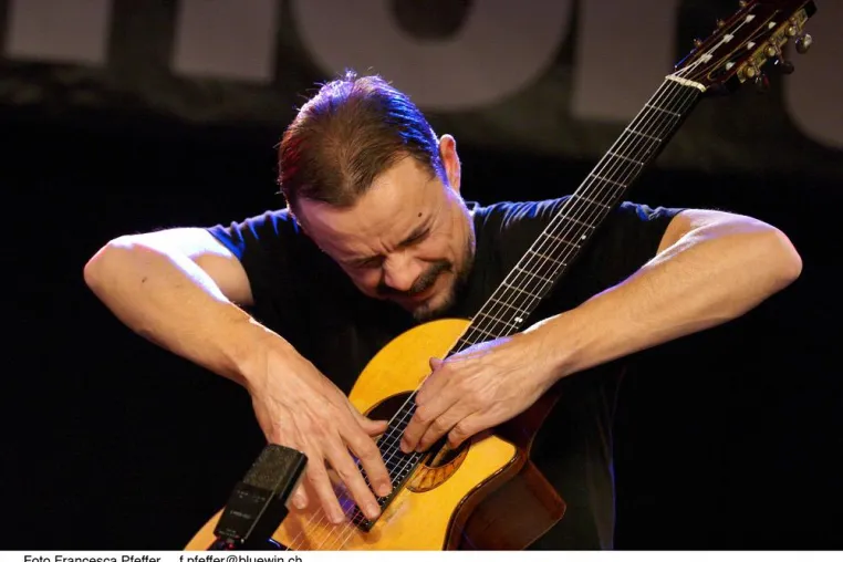 Konzert mit dem Gitarristen Uwe Kropinski im Herrenhaus Libnnow Bild: Konzert mit dem Gitarristen Uwe Kropinski im Herrenhaus Libnnow