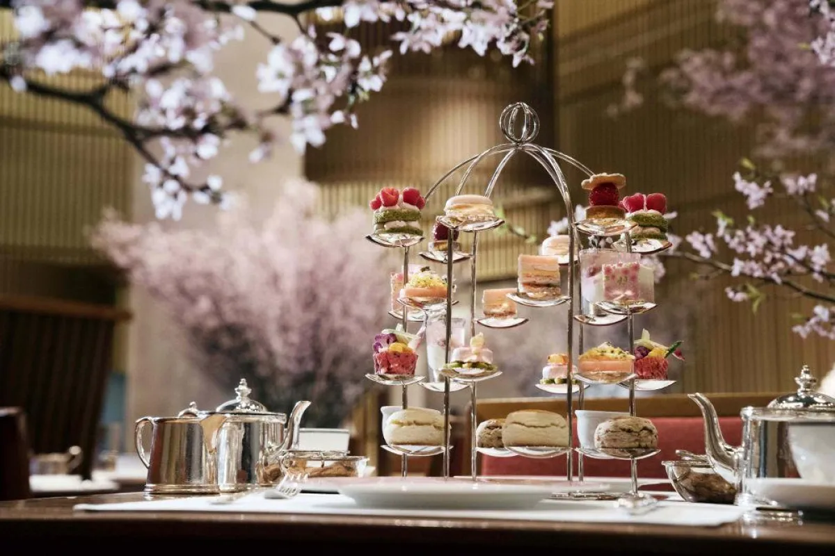 Sakura-Afternoon-Tea im Peninsula Tokyo
