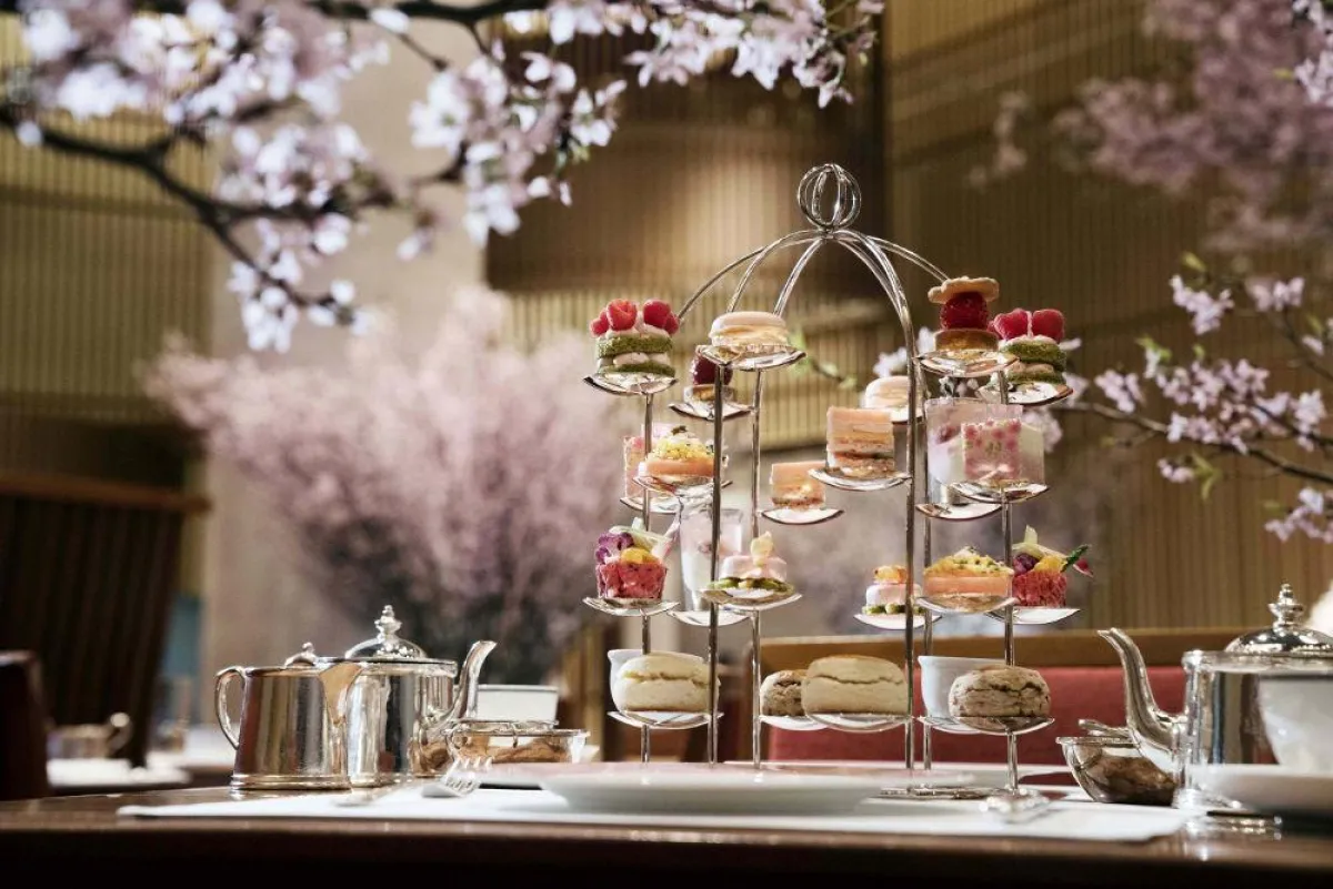 Sakura-Afternoon-Tea im Peninsula Tokyo