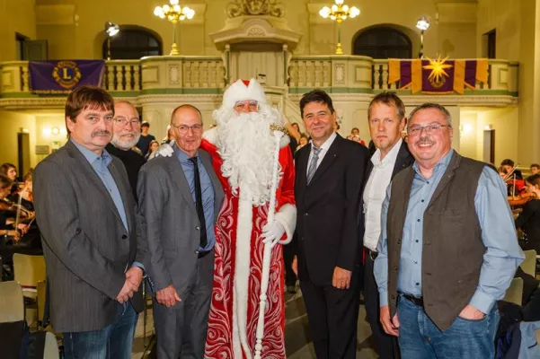 Bild: Lions Club Hohenschönhausen spendet: Musik, Möbel und mehr für Lichtenberg