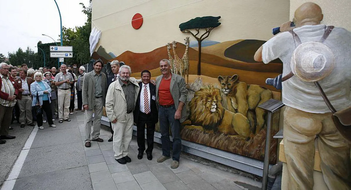 Enthüllung des Wandbildes in Neubrandenburg